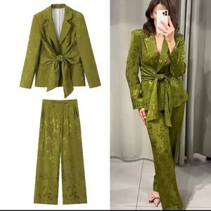 Beautiful jacquard green blazer suit set!